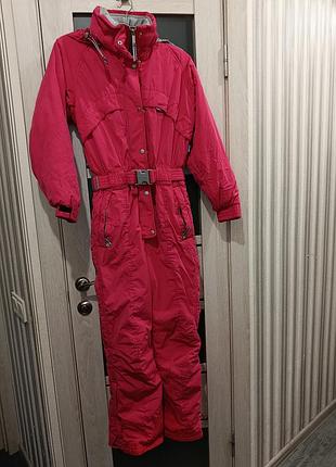 Яркий розовый (малиновый) цельный лыжный комбинезон quechua от decathlon