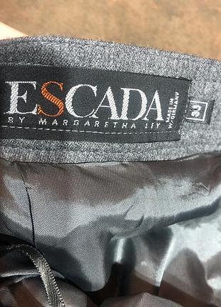 Нереальної якості спвдниця з вовни escada!