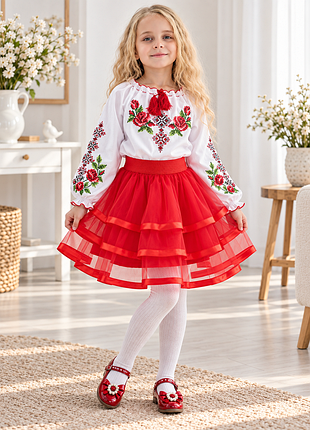 Вышитый костюмчик для девочки