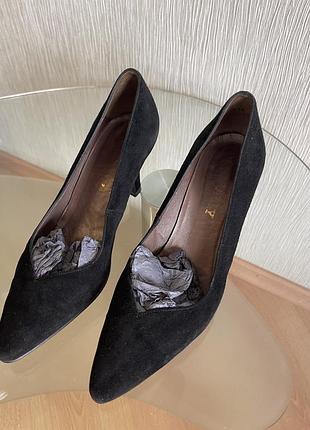 Жіночі замшеві туфлі bally