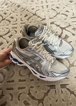 Кросівки asics 40