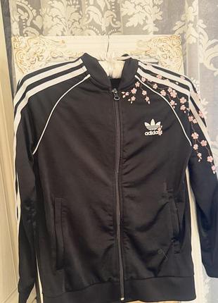 Кофта adidas з вишивкою сакура