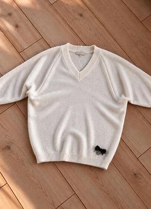 Джемпер с v-образными вырезом 4