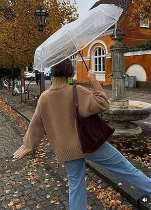 Бежевий об'ємний светр
