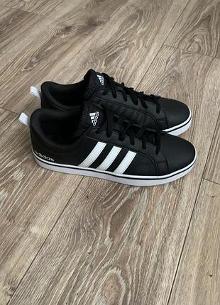 Кросівки adidas 43(27,5)