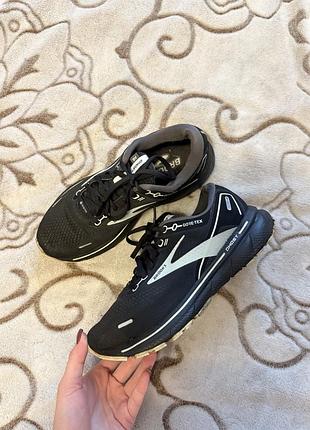 Кросівки brooks 9