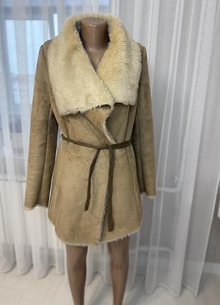 Дублянка жіноча bershka з об’ємним хутряним коміром