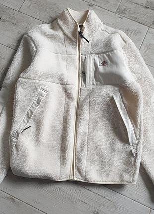 Флисовая куртка (шерпа) dickies red chute молочного/бежевого цвета (ecru) на молнии с нагрудным карманом и логотипом бренда