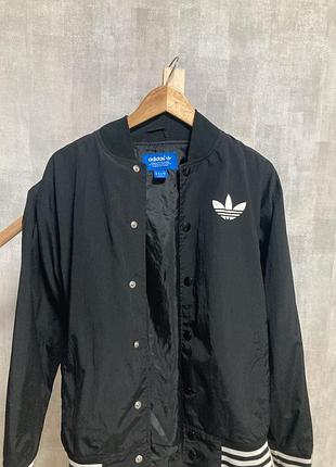 Бомбер adidas originals чорний
