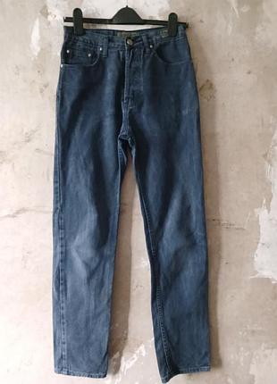 Джинси versace jeans couture (made in italy).класичні, прямого крою, добре сідає по фігурі, з класичною посадкою.