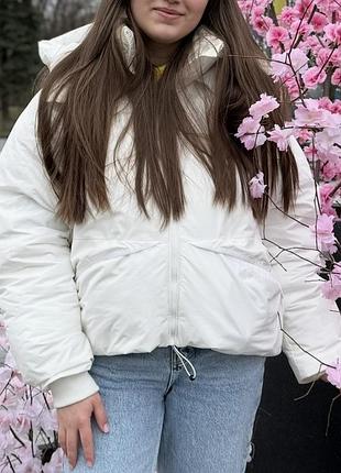 Куртка жіноча pull&bear біла дута оверсайз з капюшоном 2