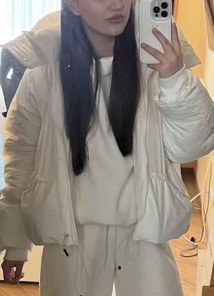 Куртка жіноча pull&bear біла дута оверсайз з капюшоном