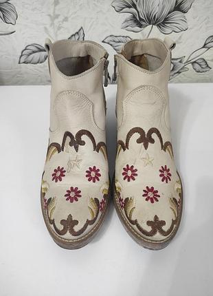 Шкіряні черевики-козаки vc signature (by vince camuto) з вишивкою