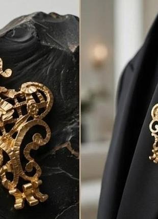 Рельефная брошь, король, стиль гельдика, матовое золото, силуэт, лицо 3