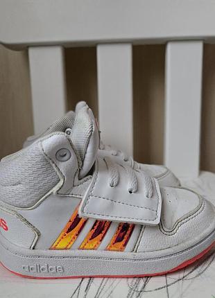 Стильные детские кроссовки adidas хайтопы. 
25 размер.