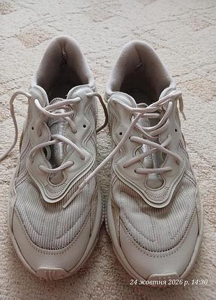 Кросівки adidas бежеві повсякденні