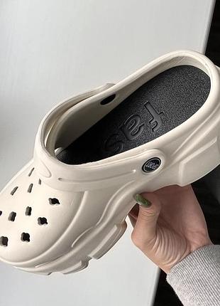 Сабо жіночі crocs на платформі бежеві 7