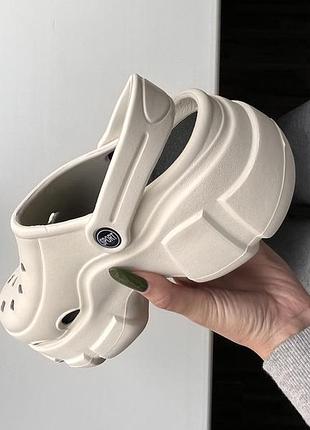 Сабо жіночі crocs на платформі бежеві 6