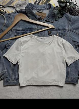 Топ жіночий zara білий базовий короткий