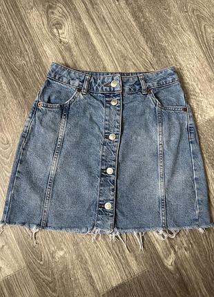 Джинсова міні-спідниця на ґудзиках topshop xs-s