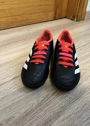 Футбольні бутси adidas чорні з помаранчевими шнурками