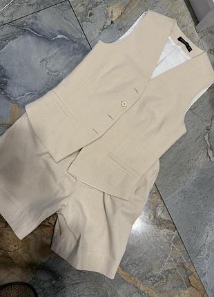 Жіночий літній костюм zara двійка з жилетом та шортами бежевий розмір s