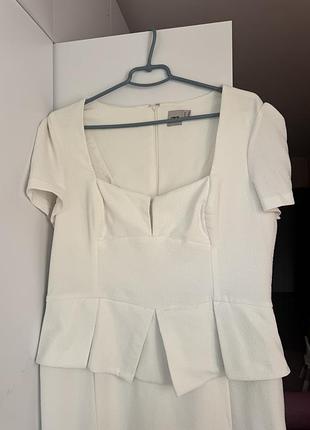 Сукня жіноча asos біла футляр з баскою