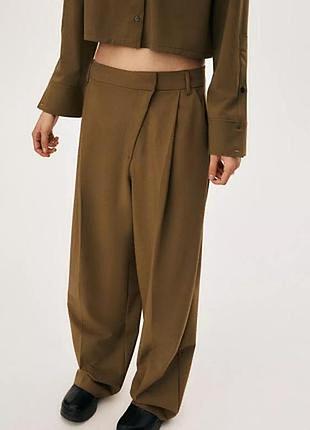 Брюки zara wide leg з косим поясом і защипами, оливково-коричневі, розмір m