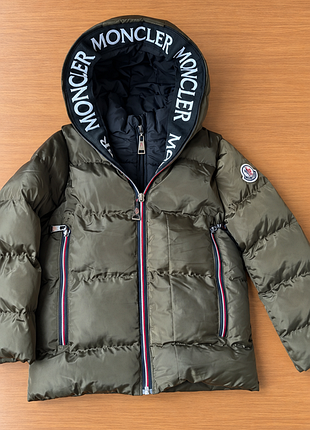 Дитяча стьобана куртка moncler оливкова з капюшоном