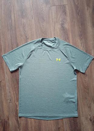 Брендовая футболка under armour.