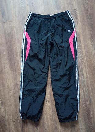 Брендовые спортивные штаны adidas.