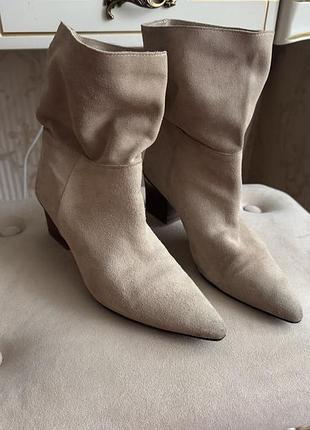 Черевики жіночі zara замшеві бежеві з гострим носком