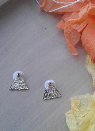 Сережки красивые серьги гвоздики треугольник4 фото