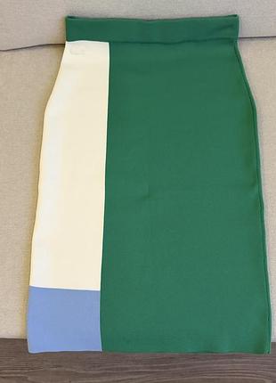 Міді спідниця lacoste трикотажна в рубчик colorblock розмір s