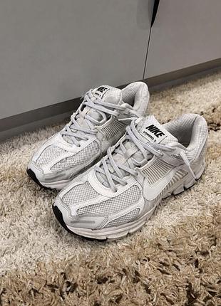 Кросівки nike vomero 5 біло-сірі