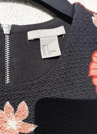 Красивое облегающее платье с цветами h&m 10