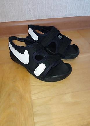 Босоніжки nike 31 р. оригінал.