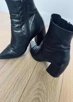 Ботильйони жіночі river island чорні шкіряні 37 розмір 23,5 см