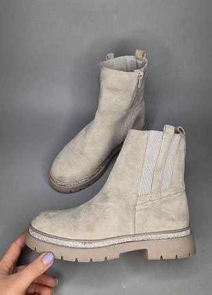 Осінні черевики river island