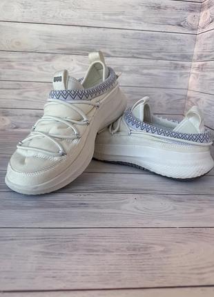 Жіночі кросівки ugg білі на платформі