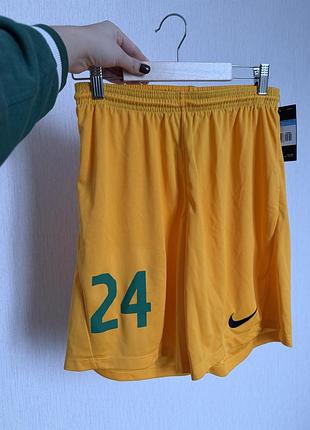 Спортивні тренувальні шорти nike