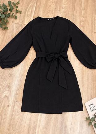 Коротка сукня zara чорна з об’ємними рукавами та поясом