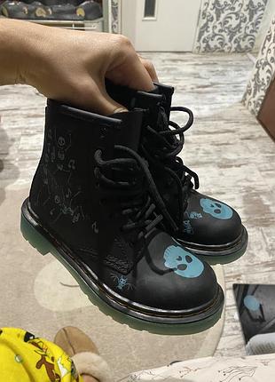 Дитячі черевики dr. martens шкіряні чорні зі шнурівкою