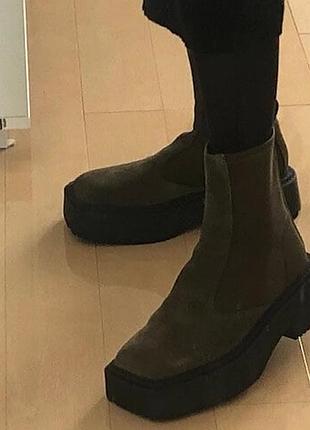 Жіночі замшеві черевики zara з квадратним носком та масивною платформою в глибокому коричнево-оливковому (хакі) відтінку