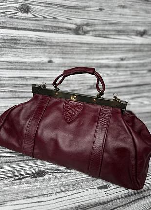 Вінтажний бордовий шкіряний саквояж/сумка town & country leathers