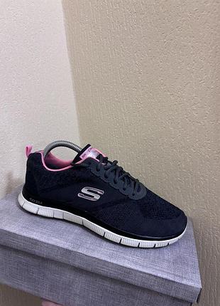 Skechers легкі кросівки 39