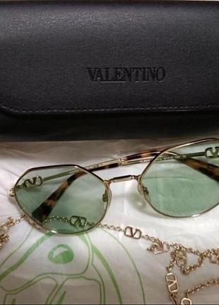 Сонцезахисні окуляри valentino жіночі золотисті із зеленими лінзами та ланцюжком