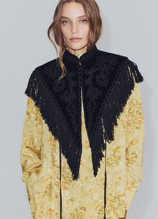 Бархатный жилет с вышивкой и бахромой zw collection