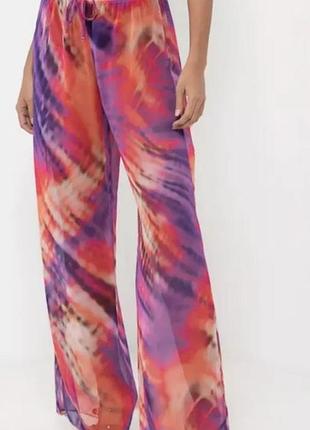 Яскраві пляжні штани bershka з принтом tie-dye