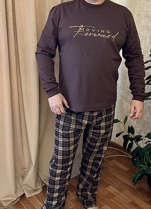 Чоловіча піжама байкова коричнева з написом та штани у клітинку